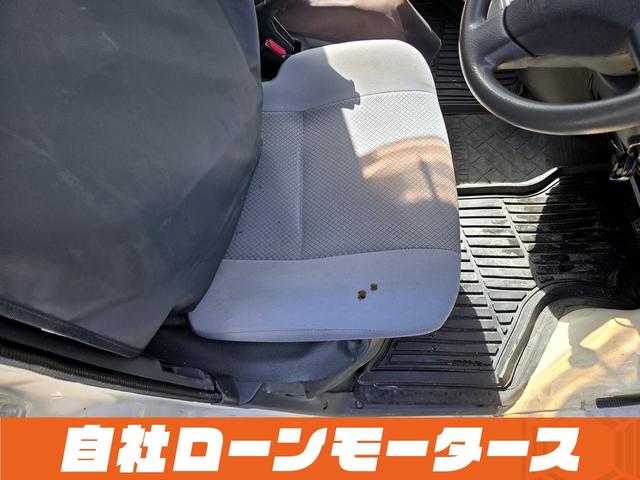 ハイゼットカーゴ ＤＸ　オフホワイト　５速ミッション　マッドブラックルーフ塗装　ハイルーフ　ダブルエアバッグ　エアコン　パワステ　パワーウィンドウ　両側スライドドア　キーレスエントリー　フロアマット　ドアバイザー（25枚目）