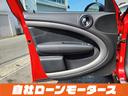 クーパー　クロスオーバー　ピュアレッド　ナビ　フルセグ　Ｂｌｕｅｔｏｏｔｈ　ＤＶＤ　ＭＳＶ　バックカメラ　１７インチＡＷ　フォグランプ　リアフォグランプ　ルーフレール　電動格納式ミラー　革巻きステアリング　横滑り防止（50枚目）