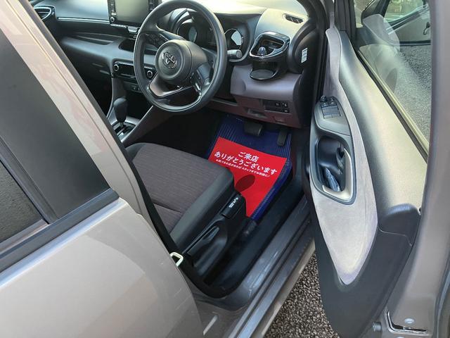 ヤリス Ｇ　ワンオーナー　禁煙車　車検整備渡し　全方位カメラ　前後ソナー　ディスプレイオーディオ　Ｂｌｕｅｔｏｏｔｈ　テレビ　ＥＴＣ　ＬＥＤライト　車線逸脱防止装置　両席シートヒーター　スペアキー（3枚目）