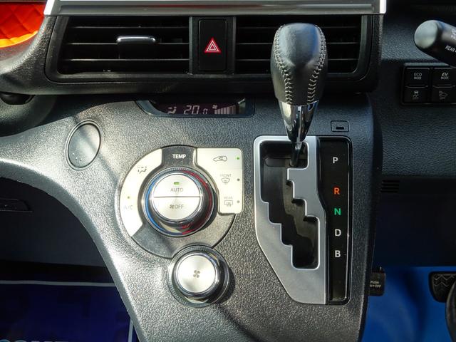 シエンタ ハイブリッドＧ　ＳＤナビ　地デジ　Ｂカメラ　Ｂｌｕｅｔｏｏｔｈ　衝突被害軽減　車線逸脱防止　スマートキー　プッシュスタート　ＬＥＤライト＆フォグ　７人乗り　純正１５アルミ　ＥＴＣ　両側自動ドア　全国対応２年保証（17枚目）