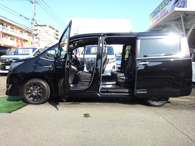 エスクァイア ハイブリッドＧｉ　９型ＳＤナビ　地デジ　Ｂカメ　Ｂｌｕｅｔｏｏｔｈ　衝突被害軽減　車線逸脱防止　クルコン　革シートヒーター　Ｄレコ　前後ＵＳＢポート　ＬＥＤライト　スマートキー　社外ＡＷ　両側自動ドア　全国対応２年保証（4枚目）