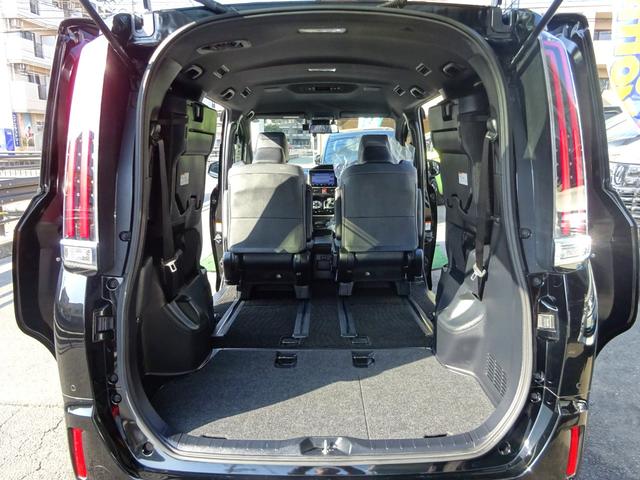 エスクァイア ハイブリッドＧｉ　９型ＳＤナビ　地デジ　Ｂカメ　Ｂｌｕｅｔｏｏｔｈ　衝突被害軽減　車線逸脱防止　クルコン　革シートヒーター　Ｄレコ　前後ＵＳＢポート　ＬＥＤライト　スマートキー　社外ＡＷ　両側自動ドア　全国対応２年保証（12枚目）