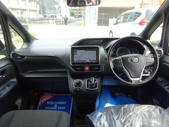 ヴォクシー ハイブリッドＶ　９型ＳＤナビ　地デジ　Ｂカメラ　Ｂｌｕｅｔｏｏｔｈ　衝突被害軽減　車線逸脱防止　クルーズコントロール　シートヒーター　７人乗り　ＬＥＤライト　スマートキー　アルミ　両側自動ドア　全国対応２年保証（6枚目）