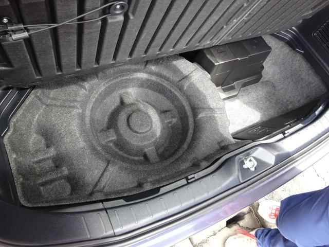 ヴォクシー ハイブリッドＶ　９型ＳＤナビ　地デジ　Ｂカメラ　Ｂｌｕｅｔｏｏｔｈ　衝突被害軽減　車線逸脱防止　クルーズコントロール　シートヒーター　７人乗り　ＬＥＤライト　スマートキー　アルミ　両側自動ドア　全国対応２年保証（13枚目）