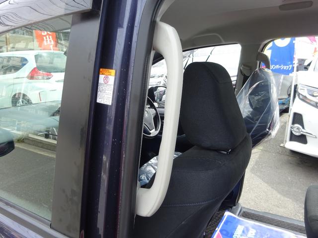 ヴォクシー ハイブリッドＶ　９型ＳＤナビ　地デジ　Ｂカメラ　Ｂｌｕｅｔｏｏｔｈ　衝突被害軽減　車線逸脱防止　クルーズコントロール　シートヒーター　７人乗り　ＬＥＤライト　スマートキー　アルミ　両側自動ドア　全国対応２年保証（27枚目）