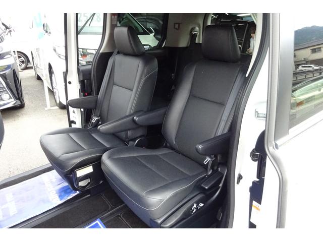 エスクァイア ハイブリッドＧｉ　ＳＤナビ　地デジ　Ｂカメラ　１１型後席モニター　Ｂｌｕｅｔｏｏｔｈ　衝突被害軽減　車線逸脱防止　クルコン　革シートヒーター　７人乗　ＬＥＤライト　スマートキー　ＡＷ　両側自動ドア　全国対応２年保証（8枚目）