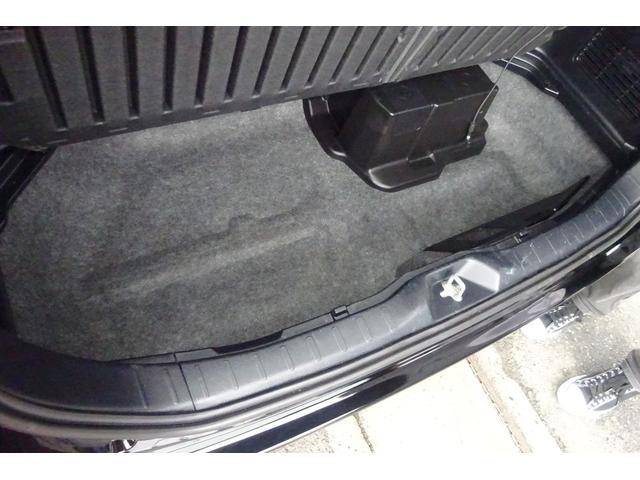 ヴォクシー ハイブリッドＶ　ＳＤナビ　地デジ　Ｂカメラ　１１型後席モニター　Ｂｌｕｅｔｏｏｔｈ　衝突被害軽減　車線逸脱防止　クルーズコントロール　シートヒーター　７人乗りウォークスルー　ＡＷ　両側自動ドア　全国対応２年保証（13枚目）