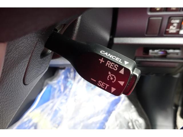 ヴォクシー ハイブリッドＶ　ＳＤナビ　地デジ　Ｂカメラ　１１型後席モニター　Ｂｌｕｅｔｏｏｔｈ　衝突被害軽減　車線逸脱防止　クルーズコントロール　シートヒーター　７人乗りウォークスルー　ＡＷ　両側自動ドア　全国対応２年保証（22枚目）