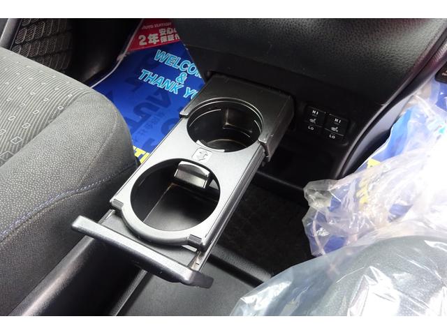 ヴォクシー ハイブリッドＶ　ＳＤナビ　地デジ　Ｂカメラ　１１型後席モニター　Ｂｌｕｅｔｏｏｔｈ　衝突被害軽減　車線逸脱防止　クルーズコントロール　シートヒーター　７人乗りウォークスルー　ＡＷ　両側自動ドア　全国対応２年保証（32枚目）