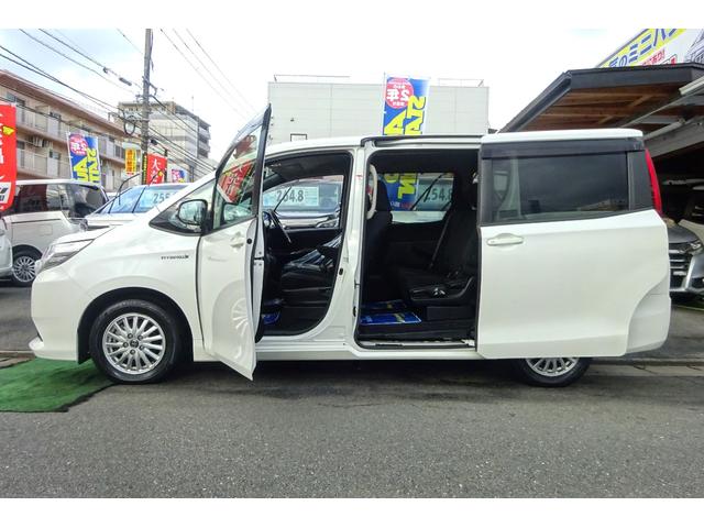 ノア ハイブリッドＧ　９型ＳＤナビ　地デジ　Ｂカメラ　１２．１型後席モニター　Ｂｌｕｅｔｏｏｔｈ　衝突被害軽減　車線逸脱防止　クルコン　シートヒーター　ＵＳＢポート　７人乗りウォークスルー　両側自動ドア　全国対応２年保証（4枚目）