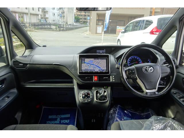 ノア ハイブリッドＧ　９型ＳＤナビ　地デジ　Ｂカメラ　１２．１型後席モニター　Ｂｌｕｅｔｏｏｔｈ　衝突被害軽減　車線逸脱防止　クルコン　シートヒーター　ＵＳＢポート　７人乗りウォークスルー　両側自動ドア　全国対応２年保証（6枚目）