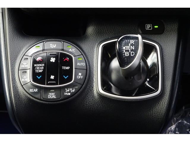 ノア ハイブリッドＧ　９型ＳＤナビ　地デジ　Ｂカメラ　１２．１型後席モニター　Ｂｌｕｅｔｏｏｔｈ　衝突被害軽減　車線逸脱防止　クルコン　シートヒーター　ＵＳＢポート　７人乗りウォークスルー　両側自動ドア　全国対応２年保証（18枚目）