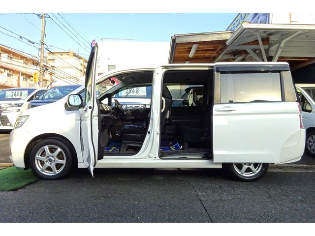 ステップワゴン Ｇ　インターナビＥセレクション　ＨＤＤインターナビ　地デジ　Ｂカメラ　後席モニター　クルーズコントロール　アイドリングストップ　ＵＳＢポート　純正カーテン　８人乗り　両側自動ドア　全国対応２年保証（4枚目）