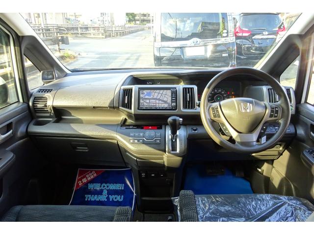 ステップワゴン Ｇ　インターナビＥセレクション　ＨＤＤインターナビ　地デジ　Ｂカメラ　後席モニター　クルーズコントロール　アイドリングストップ　ＵＳＢポート　純正カーテン　８人乗り　両側自動ドア　全国対応２年保証（6枚目）