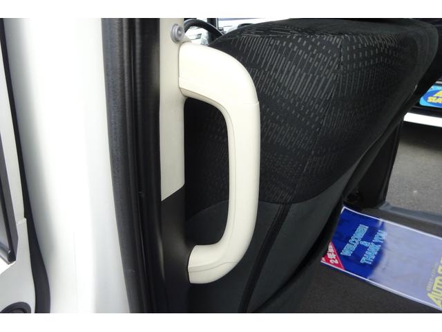 ステップワゴン Ｇ　インターナビＥセレクション　ＨＤＤインターナビ　地デジ　Ｂカメラ　後席モニター　クルーズコントロール　アイドリングストップ　ＵＳＢポート　８人乗り　ＨＩＤライト　ＥＴＣ　両側自動ドア　全国対応２年保証（26枚目）