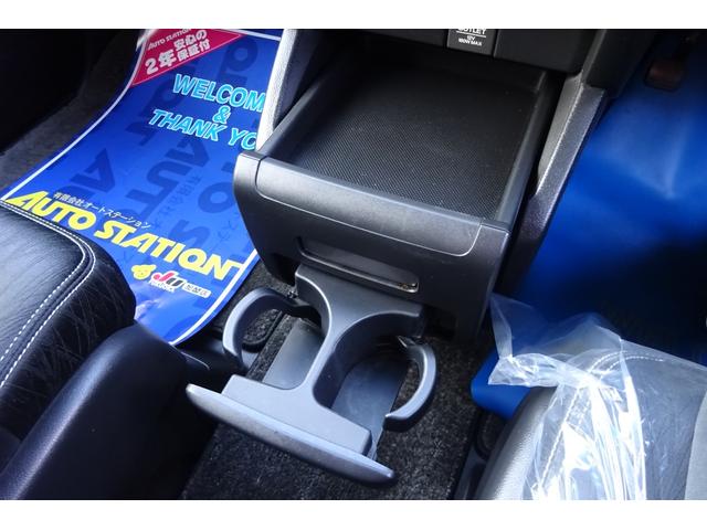 オデッセイ アブソルート・ＥＸ　ＳＤナビ　地デジ　Ｂカメラ　ＢＴ　衝突被害軽減　車線逸脱防止　アダクティブクルコン　ハーフレザーシート　パワーシート　７人乗りオットマン　ＢＳＭ　ＬＥＤライト　１８ＡＷ　両側自動ドア　全国対応２年保証（30枚目）