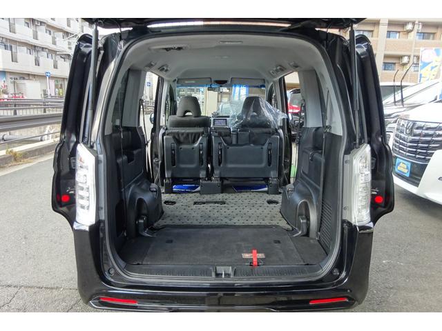 ステップワゴンスパーダ Ｚ　ＳＤナビ　地デジ　Ｂカメラ　ＨＤＭＩ　ハンズフリーテレフィン　アイドリングストップ　ドラレコ　スマートキー　ＨＩＤライト　８人乗り　１６ＡＷ　両側自動ドア　全国対応２年保証（11枚目）