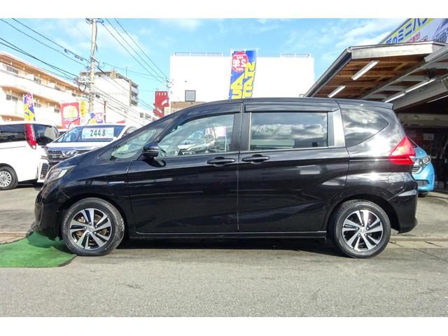 フリードハイブリッド ハイブリッド・ＥＸ　ホンダセンシング　ＳＤナビ　地デジ　Ｂカメラ　ＢＴ　衝突被害軽減　車線逸脱防止　アダクティブクルコン　シートヒーター　ハーフレザーシート　６人乗ウォークスルー　１５ＡＷ　両側自動ドア　全国対応２年保証（3枚目）
