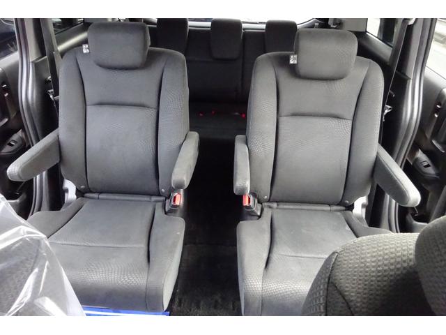 ステップワゴンスパーダ Ｚ　インターナビセレクション　ＨＤＤインターナビ　地デジ　Ｂカメラ　後席モニター　ＵＳＢポート　７人乗りウォークスルー　スマートキー　ＨＩＤライト　１６アルミ　両側自動ドア　全国対応２年保証（9枚目）