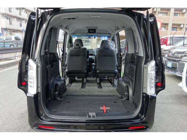 ステップワゴンスパーダ Ｚ　インターナビセレクション　ＨＤＤインターナビ　地デジ　Ｂカメラ　後席モニター　ＵＳＢポート　７人乗りウォークスルー　スマートキー　ＨＩＤライト　１６アルミ　両側自動ドア　全国対応２年保証（12枚目）