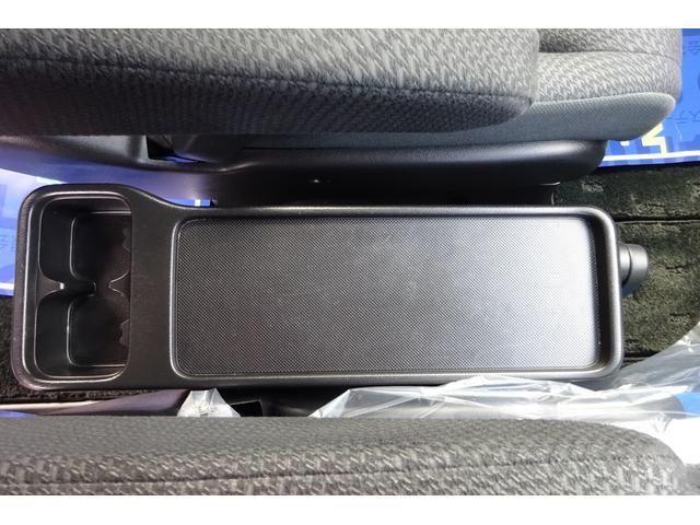 ステップワゴンスパーダ Ｚ　インターナビセレクション　ＨＤＤインターナビ　地デジ　Ｂカメラ　後席モニター　ＵＳＢポート　７人乗りウォークスルー　スマートキー　ＨＩＤライト　１６アルミ　両側自動ドア　全国対応２年保証（29枚目）