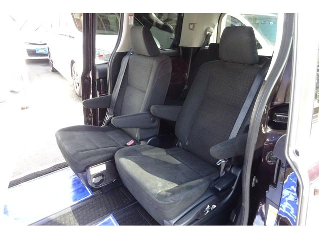 ノア ハイブリッドＧ　９型ＳＤナビ　地デジ　Ｂカメラ　１１型後席モニター　ＢＴ　衝突被害軽減　車線逸脱防止　クルーズコントロール　シートヒーター　７人乗りウォークスルー　前後ドラレコ　ＡＷ　両側自動ドア　全国対応２年保証（9枚目）