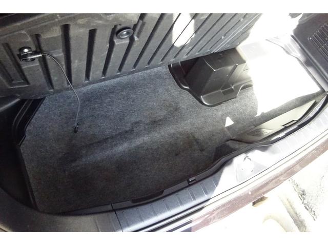 ノア ハイブリッドＧ　９型ＳＤナビ　地デジ　Ｂカメラ　１１型後席モニター　ＢＴ　衝突被害軽減　車線逸脱防止　クルーズコントロール　シートヒーター　７人乗りウォークスルー　前後ドラレコ　ＡＷ　両側自動ドア　全国対応２年保証（13枚目）