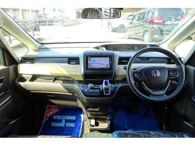 フリードハイブリッド ハイブリッド・Ｇホンダセンシング　ＳＤナビ　地デジ　Ｂカメラ　後席モニター　Ｂｌｕｅｔｏｏｔｈ　衝突被害軽減　車線逸脱防止　アダプティブクルコン　６人乗りウォークスルー　ドラレコ　ＬＥＤライト　両側自動ドア　全国対応２年保証（6枚目）