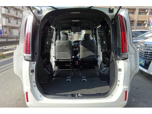 エスクァイア ハイブリッドＧｉ　９型ＳＤナビ　地デジ　Ｂカメラ　１２．１型後席モニター　ＢＴ　衝突被害軽減　車線逸脱防止　クルーズコントロール　革シートヒーター　ＵＳＢポート　ドラレコ　７人乗り　両側自動ドア　全国対応２年保証（12枚目）