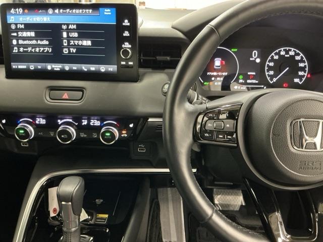 ヴェゼル ｅ：ＨＥＶＺ　ドラレコ　ナビ　Ｒカメラ　ブルートゥース　衝突回避支援ブレーキ機能　パノラミックビューモニター　スマキ　Ｐトランク　フルオートエアコン　Ｄレコ　エアバッグ　両席エアバック　記録簿付　パワーウィンドウ（3枚目）