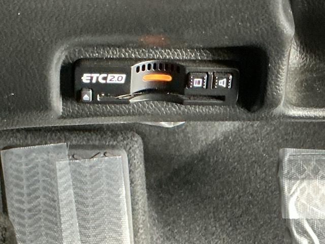 ヴェゼル ｅ：ＨＥＶＺ　ドラレコ　ナビ　Ｒカメラ　ブルートゥース　衝突回避支援ブレーキ機能　パノラミックビューモニター　スマキ　Ｐトランク　フルオートエアコン　Ｄレコ　エアバッグ　両席エアバック　記録簿付　パワーウィンドウ（15枚目）