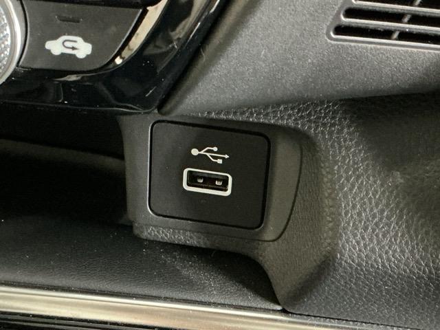 ヴェゼル ｅ：ＨＥＶＺ　ドラレコ　ナビ　Ｒカメラ　ブルートゥース　衝突回避支援ブレーキ機能　パノラミックビューモニター　スマキ　Ｐトランク　フルオートエアコン　Ｄレコ　エアバッグ　両席エアバック　記録簿付　パワーウィンドウ（21枚目）