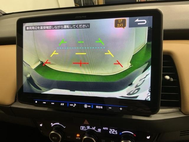 フィット ｅ：ＨＥＶリュクス　ナビ　Ｒカメラ　ブルートゥース　フルセグ　誤発進抑制機能　本革シート　リアカメラ　ＥＴＣ付　ＬＥＤ　シートヒーター　クルーズコントロール　セキュリティアラーム　ＤＶＤ　ＶＳＡ　サイドエアバッグ　ＡＢＳ（12枚目）