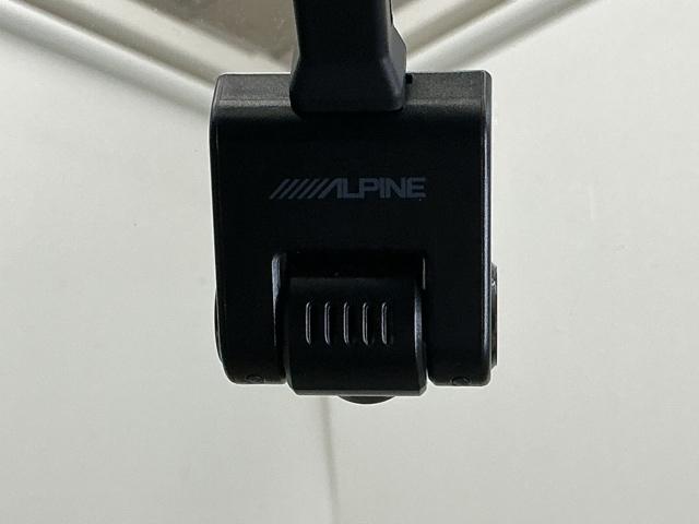 フィット ｅ：ＨＥＶリュクス　ナビ　Ｒカメラ　ブルートゥース　フルセグ　誤発進抑制機能　本革シート　リアカメラ　ＥＴＣ付　ＬＥＤ　シートヒーター　クルーズコントロール　セキュリティアラーム　ＤＶＤ　ＶＳＡ　サイドエアバッグ　ＡＢＳ（13枚目）