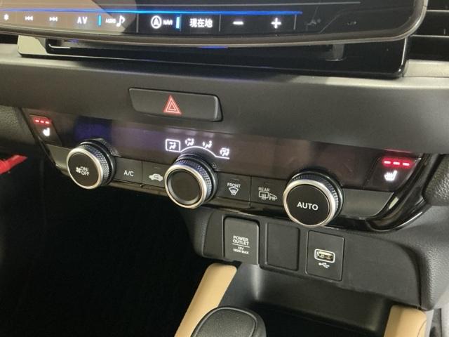 フィット ｅ：ＨＥＶリュクス　ナビ　Ｒカメラ　ブルートゥース　フルセグ　誤発進抑制機能　本革シート　リアカメラ　ＥＴＣ付　ＬＥＤ　シートヒーター　クルーズコントロール　セキュリティアラーム　ＤＶＤ　ＶＳＡ　サイドエアバッグ　ＡＢＳ（16枚目）