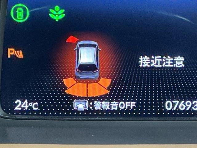 フィット ｅ：ＨＥＶリュクス　ナビ　Ｒカメラ　ブルートゥース　フルセグ　誤発進抑制機能　本革シート　リアカメラ　ＥＴＣ付　ＬＥＤ　シートヒーター　クルーズコントロール　セキュリティアラーム　ＤＶＤ　ＶＳＡ　サイドエアバッグ　ＡＢＳ（21枚目）