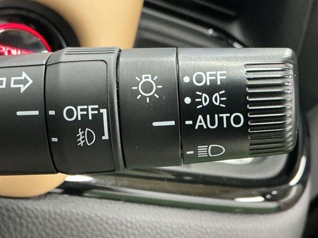 フィット ｅ：ＨＥＶリュクス　ナビ　Ｒカメラ　ブルートゥース　フルセグ　誤発進抑制機能　本革シート　リアカメラ　ＥＴＣ付　ＬＥＤ　シートヒーター　クルーズコントロール　セキュリティアラーム　ＤＶＤ　ＶＳＡ　サイドエアバッグ　ＡＢＳ（25枚目）