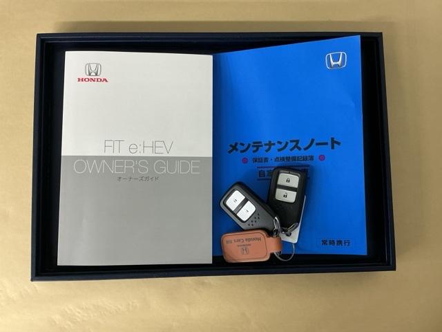 フィット ｅ：ＨＥＶリュクス　ナビ　Ｒカメラ　ブルートゥース　フルセグ　誤発進抑制機能　本革シート　リアカメラ　ＥＴＣ付　ＬＥＤ　シートヒーター　クルーズコントロール　セキュリティアラーム　ＤＶＤ　ＶＳＡ　サイドエアバッグ　ＡＢＳ（28枚目）