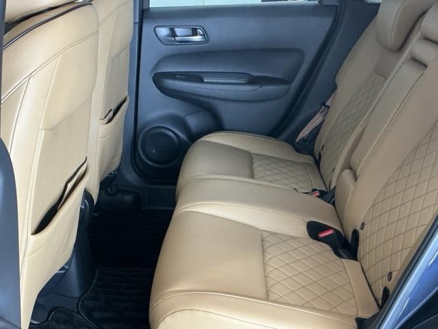 フィット ｅ：ＨＥＶリュクス　ナビ　Ｒカメラ　ブルートゥース　フルセグ　誤発進抑制機能　本革シート　リアカメラ　ＥＴＣ付　ＬＥＤ　シートヒーター　クルーズコントロール　セキュリティアラーム　ＤＶＤ　ＶＳＡ　サイドエアバッグ　ＡＢＳ（50枚目）