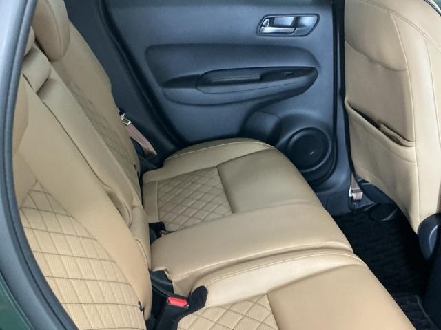 フィット ｅ：ＨＥＶリュクス　ナビ　Ｒカメラ　ブルートゥース　フルセグ　誤発進抑制機能　本革シート　リアカメラ　ＥＴＣ付　ＬＥＤ　シートヒーター　クルーズコントロール　セキュリティアラーム　ＤＶＤ　ＶＳＡ　サイドエアバッグ　ＡＢＳ（51枚目）