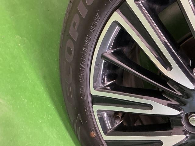 フィット ｅ：ＨＥＶリュクス　ナビ　Ｒカメラ　ブルートゥース　フルセグ　誤発進抑制機能　本革シート　リアカメラ　ＥＴＣ付　ＬＥＤ　シートヒーター　クルーズコントロール　セキュリティアラーム　ＤＶＤ　ＶＳＡ　サイドエアバッグ　ＡＢＳ（52枚目）