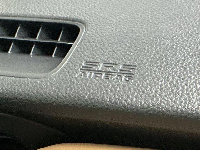 フィット ｅ：ＨＥＶリュクス　ナビ　Ｒカメラ　ブルートゥース　フルセグ　誤発進抑制機能　本革シート　リアカメラ　ＥＴＣ付　ＬＥＤ　シートヒーター　クルーズコントロール　セキュリティアラーム　ＤＶＤ　ＶＳＡ　サイドエアバッグ　ＡＢＳ（54枚目）