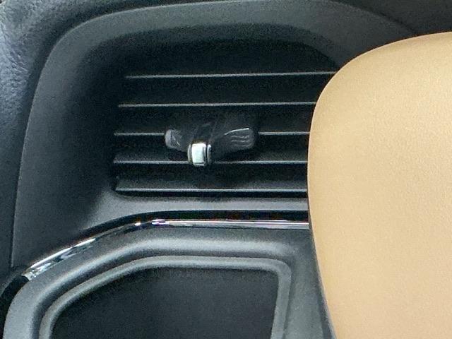 フィット ｅ：ＨＥＶリュクス　ナビ　Ｒカメラ　ブルートゥース　フルセグ　誤発進抑制機能　本革シート　リアカメラ　ＥＴＣ付　ＬＥＤ　シートヒーター　クルーズコントロール　セキュリティアラーム　ＤＶＤ　ＶＳＡ　サイドエアバッグ　ＡＢＳ（63枚目）