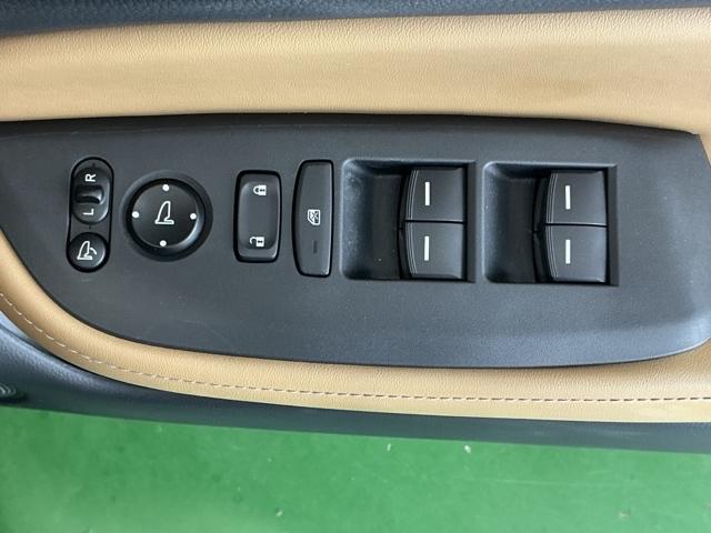 フィット ｅ：ＨＥＶリュクス　ナビ　Ｒカメラ　ブルートゥース　フルセグ　誤発進抑制機能　本革シート　リアカメラ　ＥＴＣ付　ＬＥＤ　シートヒーター　クルーズコントロール　セキュリティアラーム　ＤＶＤ　ＶＳＡ　サイドエアバッグ　ＡＢＳ（66枚目）