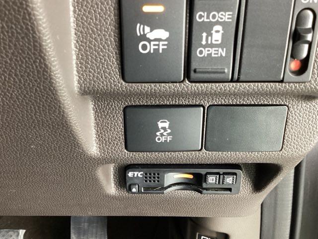 フリードハイブリッド ハイブリッド・Ｇホンダセンシング　ナビ　Ｒカメラ　ブルートゥース　フルセグ　キーフリーシステム　記録簿　ＥＣＯＮ　後カメラ　Ａクルーズ　ＬＥＤヘッドランプ　横滑防止　パワーウインドウ　ＥＴＣ付　両席エアバック　エアバッグ　パワステ（23枚目）