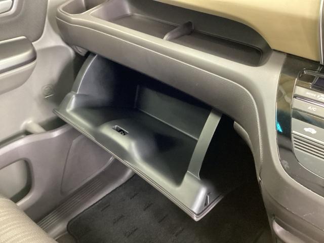 フリードハイブリッド ハイブリッド・Ｇホンダセンシング　ナビ　Ｒカメラ　ブルートゥース　フルセグ　キーフリーシステム　記録簿　ＥＣＯＮ　後カメラ　Ａクルーズ　ＬＥＤヘッドランプ　横滑防止　パワーウインドウ　ＥＴＣ付　両席エアバック　エアバッグ　パワステ（45枚目）