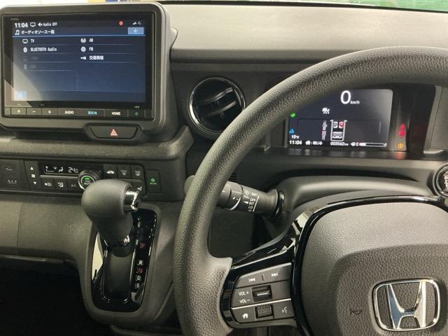 N-BOXカスタム ベースグレード ドラレコ ナビ Rカメラ ブルートゥース W電動ドア USB接続 CMBS Dレコ ベンチシート オートエアコン スマートキ LED 盗難防止装置 クルコン ETC バックカメラ フルセグTV ESC(3枚目)