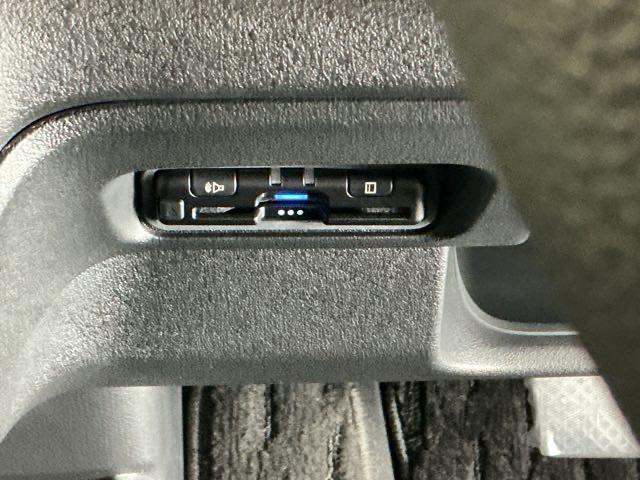 N-BOXカスタム ベースグレード ドラレコ ナビ Rカメラ ブルートゥース W電動ドア USB接続 CMBS Dレコ ベンチシート オートエアコン スマートキ LED 盗難防止装置 クルコン ETC バックカメラ フルセグTV ESC(15枚目)