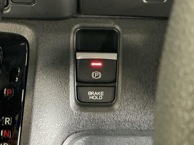 N-BOXカスタム ベースグレード ドラレコ ナビ Rカメラ ブルートゥース W電動ドア USB接続 CMBS Dレコ ベンチシート オートエアコン スマートキ LED 盗難防止装置 クルコン ETC バックカメラ フルセグTV ESC(18枚目)