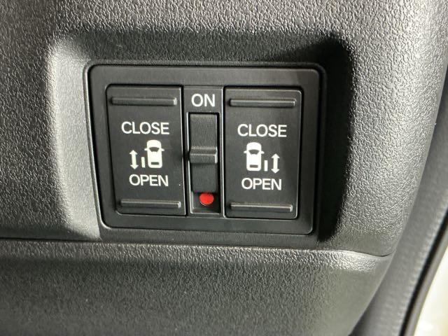 N-BOXカスタム ベースグレード ドラレコ ナビ Rカメラ ブルートゥース W電動ドア USB接続 CMBS Dレコ ベンチシート オートエアコン スマートキ LED 盗難防止装置 クルコン ETC バックカメラ フルセグTV ESC(28枚目)